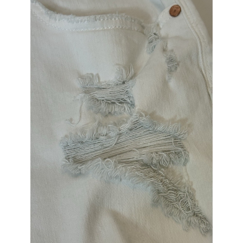 Judy Blue Women's Mid-Rise White Distressed Destroyed Hem Womens 1XL Shorts - Picture 3 of 7